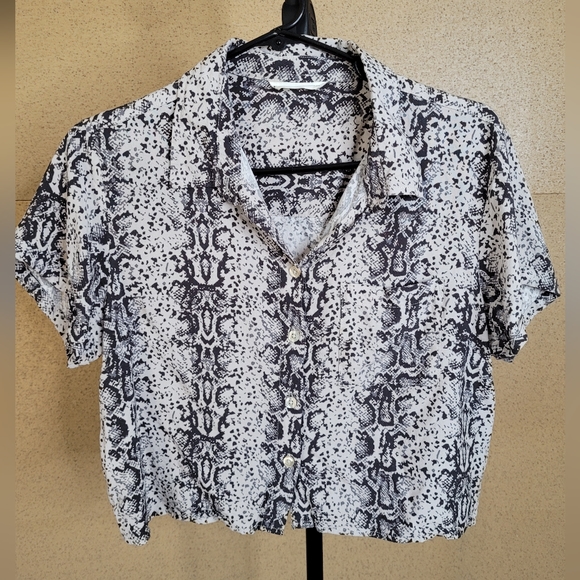 Bluenotes- Animal Print Crop Top - Picture 1 of 4